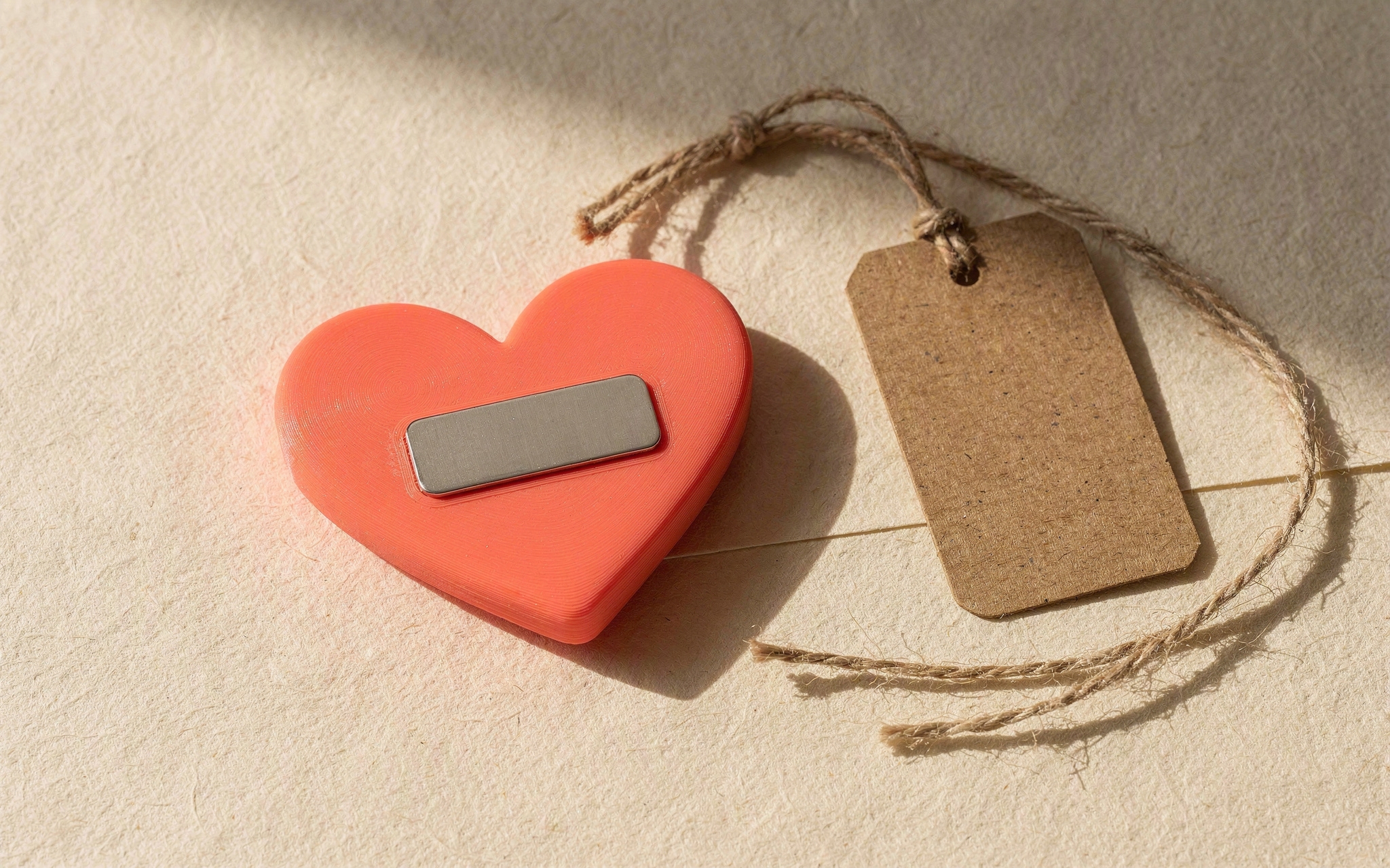 A personalised 3D-printed keepsake with a blank engraving plate on a note card