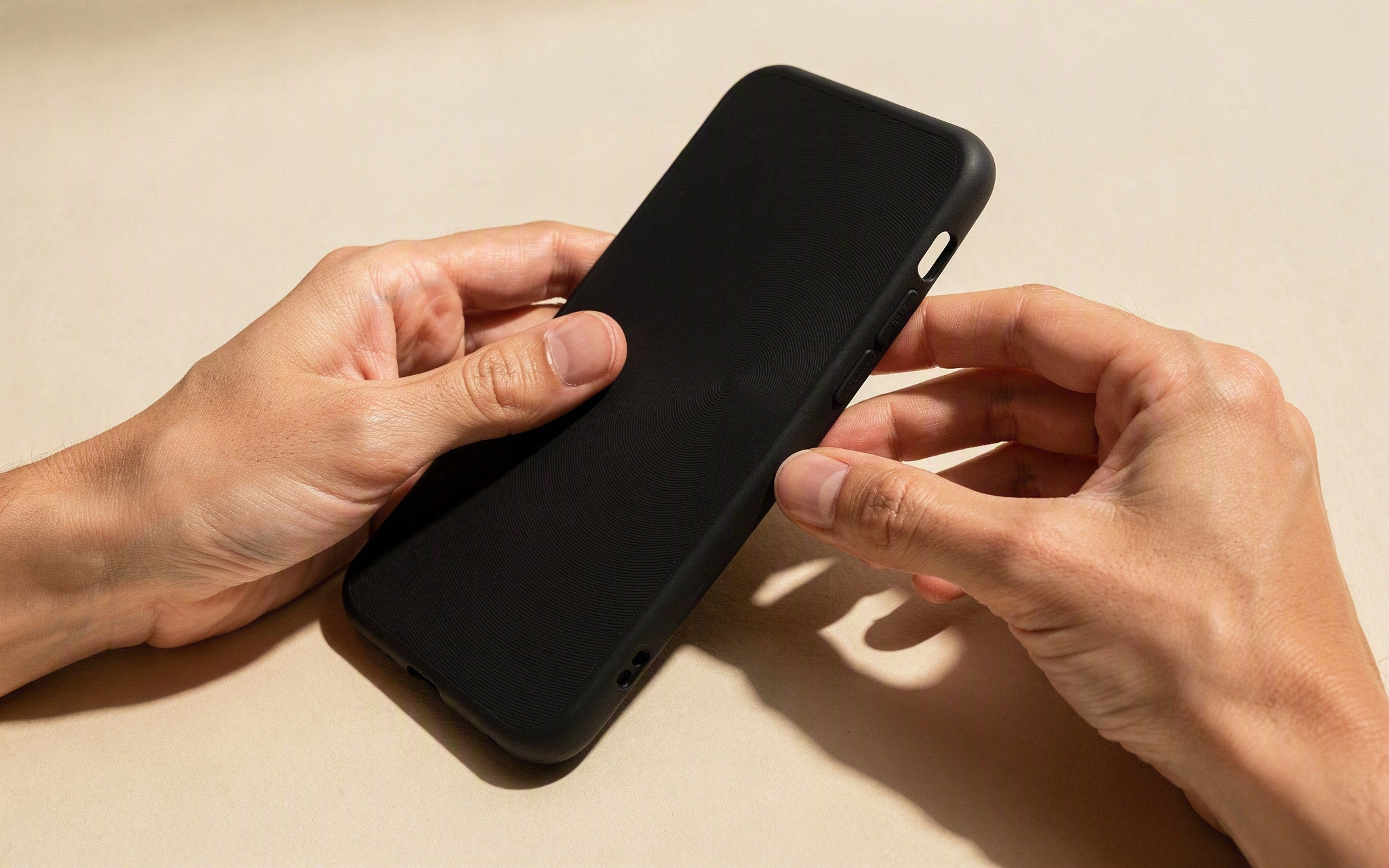 Hands bending a flexible TPU 3D-printed phone case