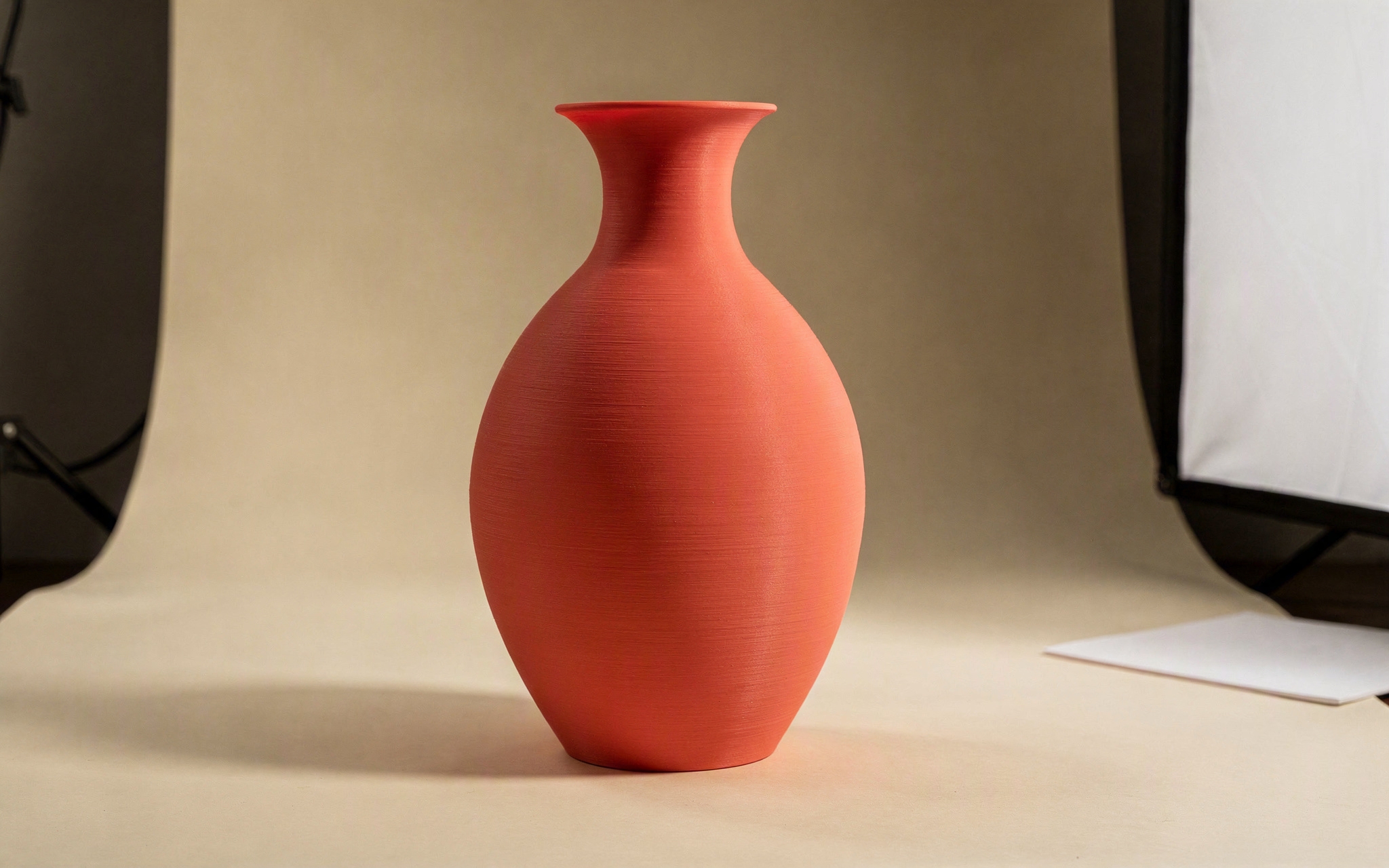 The same 3D-printed vase shot twice — flatly lit, and with soft directional light